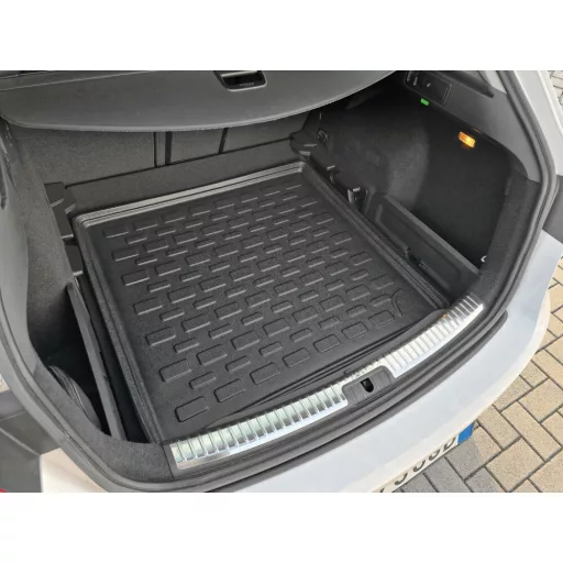 Lampa T-Liner Csomagtértálca V-1 90x50cm