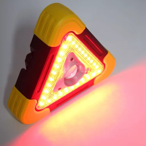 Figyelmeztető háromszög LED lámpa – többfunkciós, napelemes vészjelző, powerbank 16.5x16.5cm