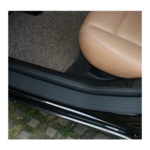 Csomagtér lökhárítóvédő-küszöbvédő gumi univerzális 104×7,6cm