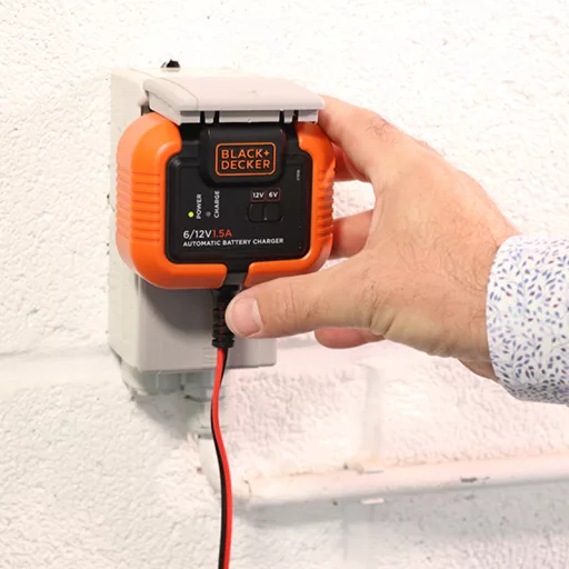 Akkumulátor töltő, Smart, 1,5A, 6/12V, IP20, BLACK+DECKER