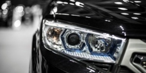 Jó hír az autósoknak: A LED izzók mostantól legálisak!